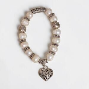 Pretty Stretchy Pearl Silver Heart Bracelet